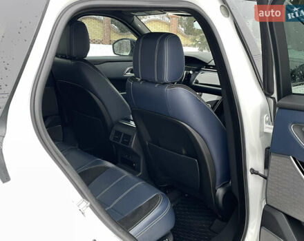 Белый Ленд Ровер Рендж Ровер Велар, объемом двигателя 2 л и пробегом 155 тыс. км за 29500 $, фото 25 на Automoto.ua