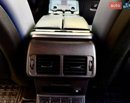 Белый Ленд Ровер Рендж Ровер Велар, объемом двигателя 2 л и пробегом 134 тыс. км за 33999 $, фото 72 на Automoto.ua