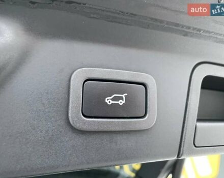 Білий Ленд Ровер Рендж Ровер Велар, об'ємом двигуна 2 л та пробігом 78 тис. км за 35900 $, фото 11 на Automoto.ua