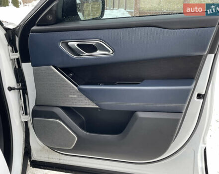 Белый Ленд Ровер Рендж Ровер Велар, объемом двигателя 2 л и пробегом 155 тыс. км за 29500 $, фото 31 на Automoto.ua