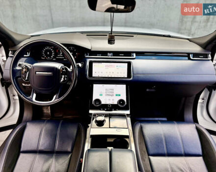 Белый Ленд Ровер Рендж Ровер Велар, объемом двигателя 2 л и пробегом 134 тыс. км за 33999 $, фото 77 на Automoto.ua