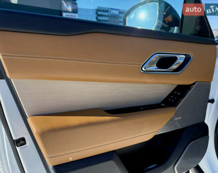 Белый Ленд Ровер Рендж Ровер Велар, объемом двигателя 2 л и пробегом 148 тыс. км за 36700 $, фото 17 на Automoto.ua