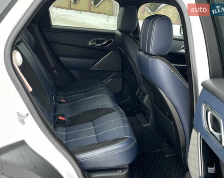 Белый Ленд Ровер Рендж Ровер Велар, объемом двигателя 2 л и пробегом 155 тыс. км за 29500 $, фото 26 на Automoto.ua