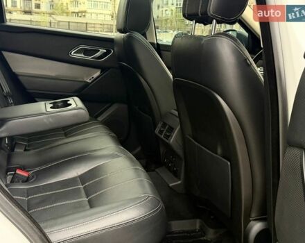 Білий Ленд Ровер Рендж Ровер Велар, об'ємом двигуна 2 л та пробігом 110 тис. км за 38500 $, фото 30 на Automoto.ua