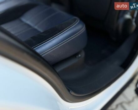 Белый Ленд Ровер Рендж Ровер Велар, объемом двигателя 2 л и пробегом 134 тыс. км за 29999 $, фото 76 на Automoto.ua