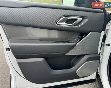 Белый Ленд Ровер Рендж Ровер Велар, объемом двигателя 3 л и пробегом 93 тыс. км за 33000 $, фото 11 на Automoto.ua