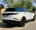 Белый Ленд Ровер Рендж Ровер Велар, объемом двигателя 2 л и пробегом 124 тыс. км за 32300 $, фото 4 на Automoto.ua