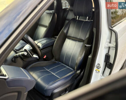 Белый Ленд Ровер Рендж Ровер Велар, объемом двигателя 2 л и пробегом 134 тыс. км за 33999 $, фото 55 на Automoto.ua