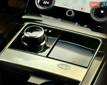 Белый Ленд Ровер Рендж Ровер Велар, объемом двигателя 2 л и пробегом 134 тыс. км за 33999 $, фото 74 на Automoto.ua