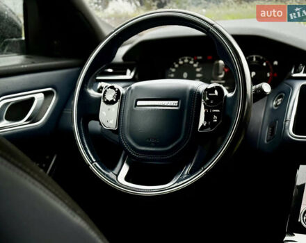 Белый Ленд Ровер Рендж Ровер Велар, объемом двигателя 2 л и пробегом 130 тыс. км за 32500 $, фото 63 на Automoto.ua