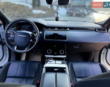 Белый Ленд Ровер Рендж Ровер Велар, объемом двигателя 2 л и пробегом 134 тыс. км за 29999 $, фото 79 на Automoto.ua