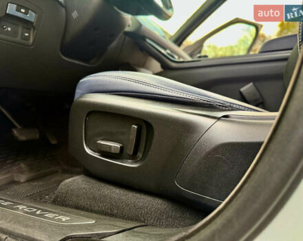 Белый Ленд Ровер Рендж Ровер Велар, объемом двигателя 2 л и пробегом 134 тыс. км за 33999 $, фото 56 на Automoto.ua