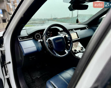Белый Ленд Ровер Рендж Ровер Велар, объемом двигателя 2 л и пробегом 130 тыс. км за 32500 $, фото 47 на Automoto.ua