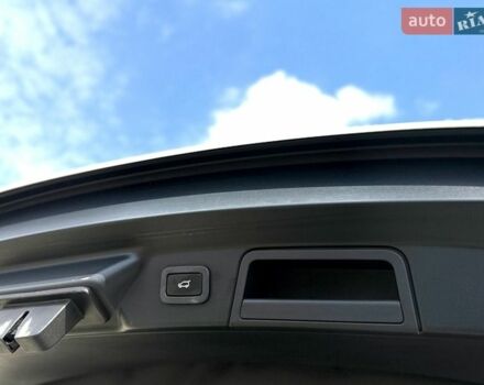 Білий Ленд Ровер Рендж Ровер Велар, об'ємом двигуна 2 л та пробігом 134 тис. км за 28999 $, фото 54 на Automoto.ua