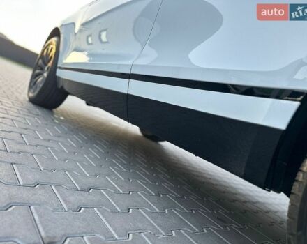 Білий Ленд Ровер Рендж Ровер Велар, об'ємом двигуна 2 л та пробігом 157 тис. км за 34999 $, фото 62 на Automoto.ua
