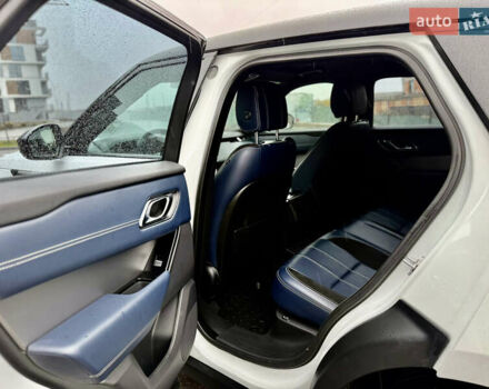 Білий Ленд Ровер Рендж Ровер Велар, об'ємом двигуна 2 л та пробігом 134 тис. км за 29999 $, фото 53 на Automoto.ua