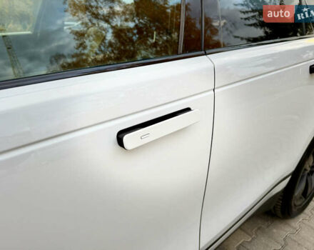 Белый Ленд Ровер Рендж Ровер Велар, объемом двигателя 2 л и пробегом 134 тыс. км за 33999 $, фото 47 на Automoto.ua