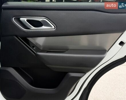 Білий Ленд Ровер Рендж Ровер Велар, об'ємом двигуна 2 л та пробігом 110 тис. км за 38500 $, фото 29 на Automoto.ua