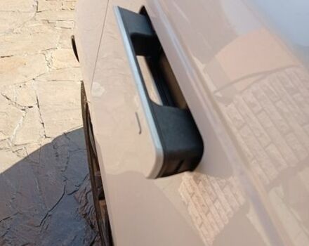 Белый Ленд Ровер Рендж Ровер Велар, объемом двигателя 2 л и пробегом 109 тыс. км за 31000 $, фото 56 на Automoto.ua