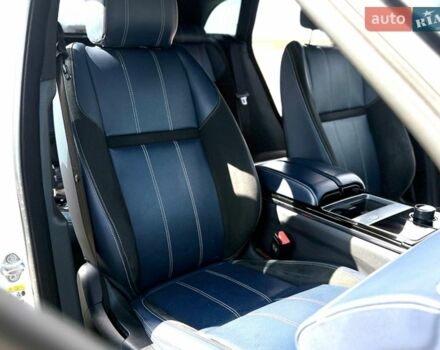 Білий Ленд Ровер Рендж Ровер Велар, об'ємом двигуна 2 л та пробігом 134 тис. км за 28999 $, фото 60 на Automoto.ua