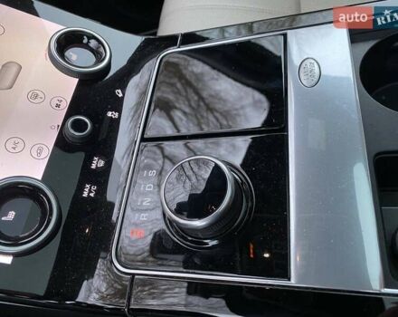 Білий Ленд Ровер Рендж Ровер Велар, об'ємом двигуна 2 л та пробігом 78 тис. км за 35900 $, фото 29 на Automoto.ua