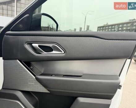 Білий Ленд Ровер Рендж Ровер Велар, об'ємом двигуна 2 л та пробігом 208 тис. км за 29999 $, фото 18 на Automoto.ua