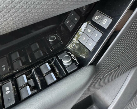 Белый Ленд Ровер Рендж Ровер Велар, объемом двигателя 2 л и пробегом 127 тыс. км за 29500 $, фото 22 на Automoto.ua