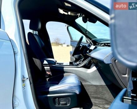 Білий Ленд Ровер Рендж Ровер Велар, об'ємом двигуна 2 л та пробігом 134 тис. км за 28999 $, фото 58 на Automoto.ua