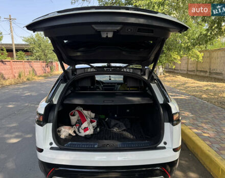 Белый Ленд Ровер Рендж Ровер Велар, объемом двигателя 2 л и пробегом 124 тыс. км за 32300 $, фото 25 на Automoto.ua