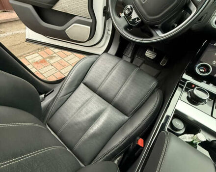 Белый Ленд Ровер Рендж Ровер Велар, объемом двигателя 2 л и пробегом 87 тыс. км за 33300 $, фото 20 на Automoto.ua