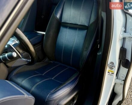 Білий Ленд Ровер Рендж Ровер Велар, об'ємом двигуна 2 л та пробігом 134 тис. км за 28999 $, фото 49 на Automoto.ua