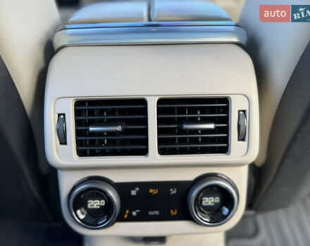 Белый Ленд Ровер Рендж Ровер Велар, объемом двигателя 2 л и пробегом 188 тыс. км за 28700 $, фото 24 на Automoto.ua