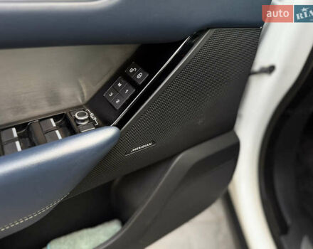 Белый Ленд Ровер Рендж Ровер Велар, объемом двигателя 2 л и пробегом 134 тыс. км за 33999 $, фото 51 на Automoto.ua