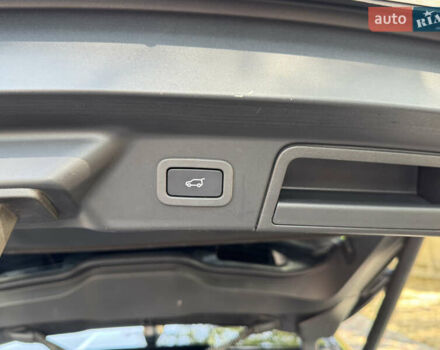 Белый Ленд Ровер Рендж Ровер Велар, объемом двигателя 2 л и пробегом 127 тыс. км за 29500 $, фото 18 на Automoto.ua