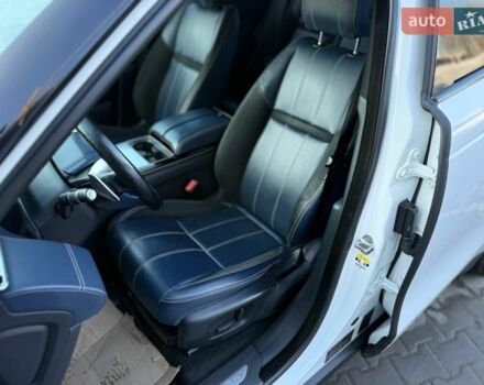 Белый Ленд Ровер Рендж Ровер Велар, объемом двигателя 2 л и пробегом 134 тыс. км за 29999 $, фото 65 на Automoto.ua