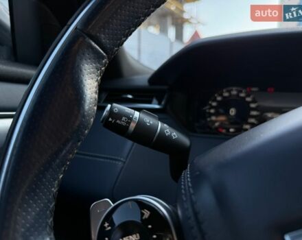 Белый Ленд Ровер Рендж Ровер Велар, объемом двигателя 2 л и пробегом 134 тыс. км за 29999 $, фото 92 на Automoto.ua