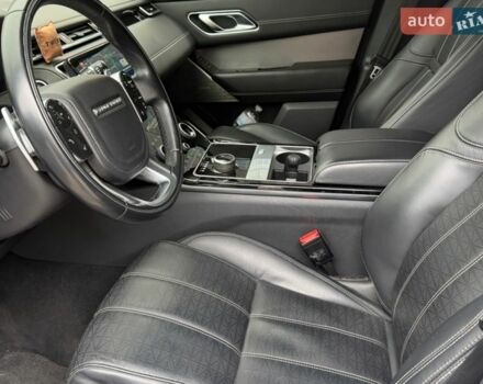 Белый Ленд Ровер Рендж Ровер Велар, объемом двигателя 2 л и пробегом 92 тыс. км за 35300 $, фото 7 на Automoto.ua