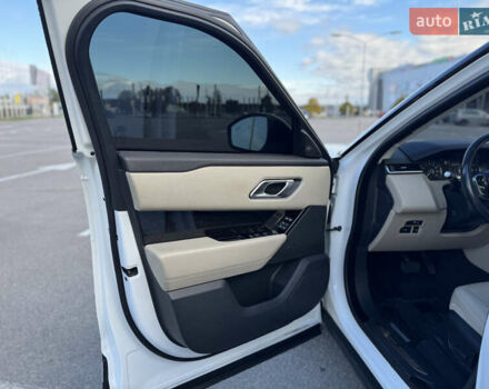 Белый Ленд Ровер Рендж Ровер Велар, объемом двигателя 2 л и пробегом 188 тыс. км за 28700 $, фото 15 на Automoto.ua