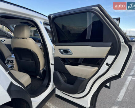 Белый Ленд Ровер Рендж Ровер Велар, объемом двигателя 2 л и пробегом 188 тыс. км за 28700 $, фото 17 на Automoto.ua