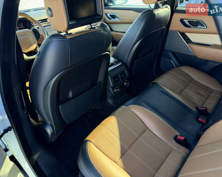 Белый Ленд Ровер Рендж Ровер Велар, объемом двигателя 2 л и пробегом 148 тыс. км за 36700 $, фото 20 на Automoto.ua