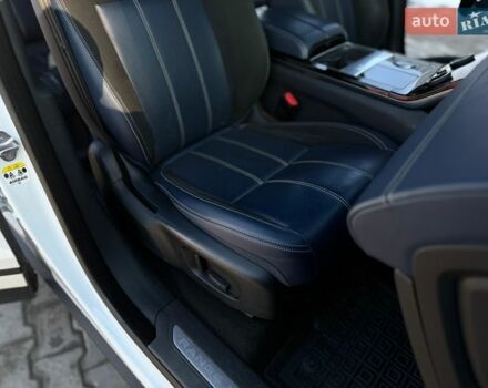 Белый Ленд Ровер Рендж Ровер Велар, объемом двигателя 2 л и пробегом 134 тыс. км за 29999 $, фото 82 на Automoto.ua