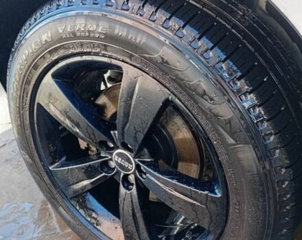 Белый Ленд Ровер Рендж Ровер Велар, объемом двигателя 2 л и пробегом 109 тыс. км за 31000 $, фото 115 на Automoto.ua