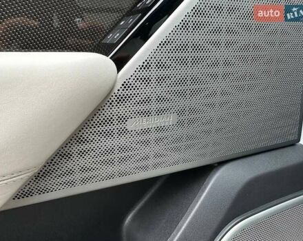 Белый Ленд Ровер Рендж Ровер Велар, объемом двигателя 2.99 л и пробегом 106 тыс. км за 43900 $, фото 12 на Automoto.ua