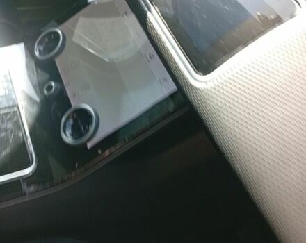 Белый Ленд Ровер Рендж Ровер Велар, объемом двигателя 2 л и пробегом 109 тыс. км за 31000 $, фото 88 на Automoto.ua