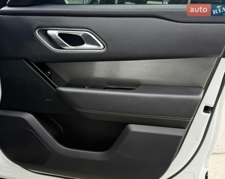 Білий Ленд Ровер Рендж Ровер Велар, об'ємом двигуна 2 л та пробігом 110 тис. км за 38500 $, фото 31 на Automoto.ua