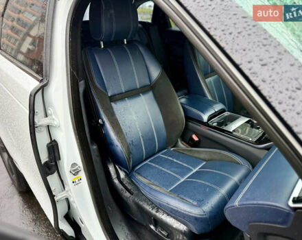 Білий Ленд Ровер Рендж Ровер Велар, об'ємом двигуна 2 л та пробігом 134 тис. км за 29999 $, фото 73 на Automoto.ua