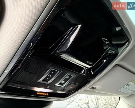 Білий Ленд Ровер Рендж Ровер Велар, об'ємом двигуна 2 л та пробігом 110 тис. км за 38500 $, фото 45 на Automoto.ua