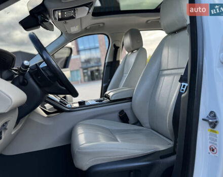 Белый Ленд Ровер Рендж Ровер Велар, объемом двигателя 2 л и пробегом 188 тыс. км за 28700 $, фото 22 на Automoto.ua