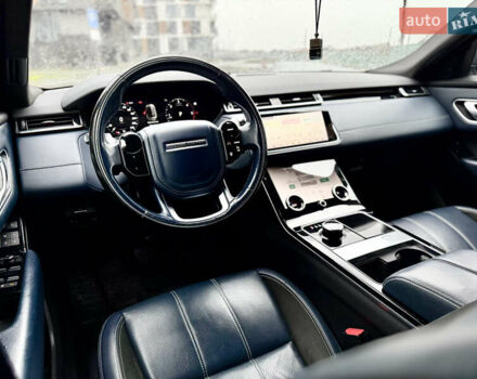 Белый Ленд Ровер Рендж Ровер Велар, объемом двигателя 2 л и пробегом 130 тыс. км за 32500 $, фото 53 на Automoto.ua