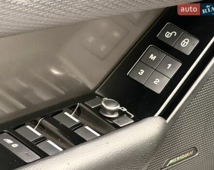 Білий Ленд Ровер Рендж Ровер Велар, об'ємом двигуна 2 л та пробігом 110 тис. км за 38500 $, фото 26 на Automoto.ua